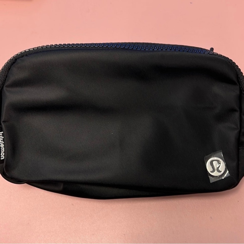 Lululemon Everywhere Belt Bag